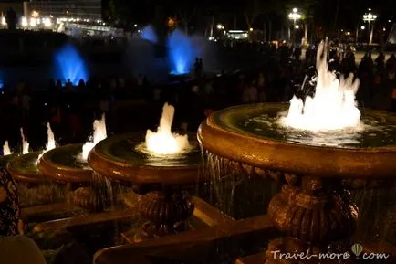 Cântând Fântâna de Montjuic din Barcelona