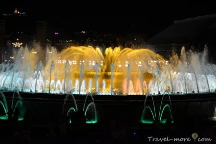 Cântând Fântâna de Montjuic din Barcelona