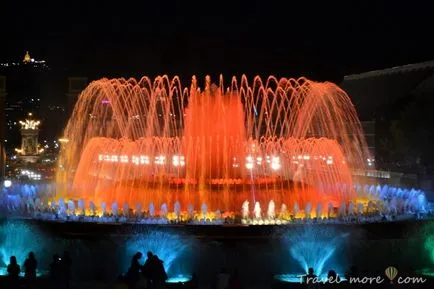 Cântând Fântâna de Montjuic din Barcelona