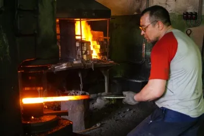 A gyártás folyamata a lapátok damaszkuszi acél