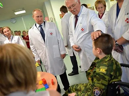 Putin a sărutat pe băiat în stomac - patriotismului infecțioasă