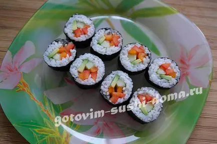 Rolls zöldségekkel, sushi előkészítés otthon