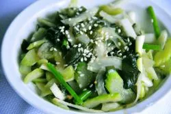Salata de ceapa verde