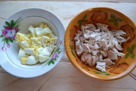 Saláta csirkével és krutonnal