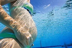 чи можна купатися в термальних водах при місячних