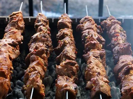 Kebab és hogyan kell főzni egy finom grill - fénykép-lépésre főzés receptek