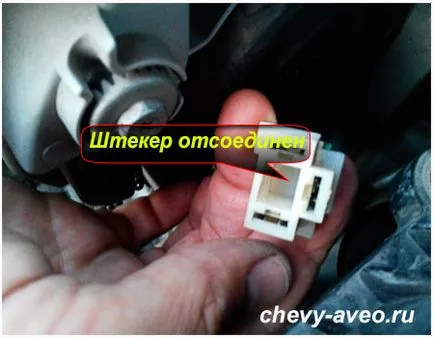 Chevrolet Aveo - înlocuirea becurilor în centrul atenției