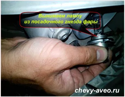 Chevrolet Aveo - înlocuirea becurilor în centrul atenției