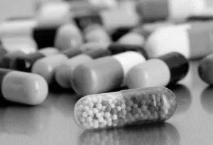 Дуже червоне горло у дитини - чим лікувати: полоскання горла, таблетки, льодяники, антибіотики та спреї горло