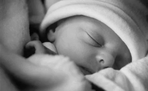 чи потрібно лікувати алергію у немовляти