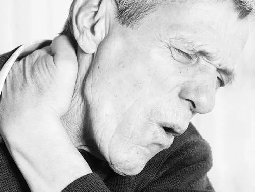 Що робити якщо защемило шию защеміло шию як лікувати