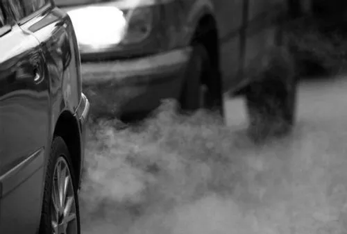 При отруєння вихлопними газами автомобіля автомобіля