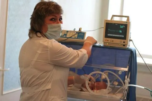 пневмонія у новонародженої дитини ознаки симптоми запалення легенів лікування наслідки