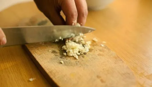 як лікувати геморой часником