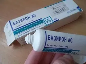 лікувати прищі антибіотиками