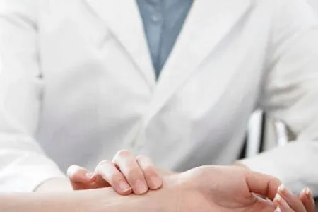 як лікувати розтягнення лучезапястного суглоба