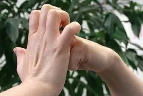 хрускіт симптоми причини лікування