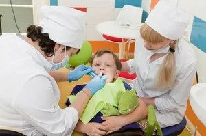 молочний зуб дитина карієс рік лікування дитячий лікувати