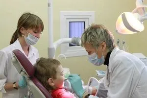 молочний зуб дитина карієс рік лікування дитячий лікувати