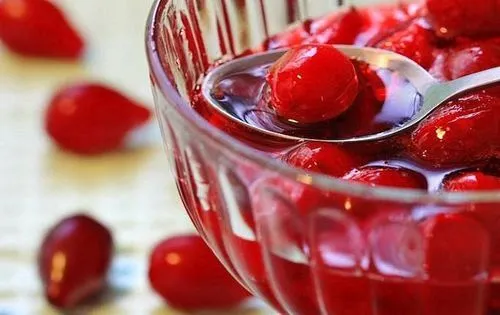 кизил геморой ягоди кісточки лікування