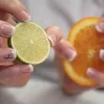 шаруються нігті - причина і лікування
