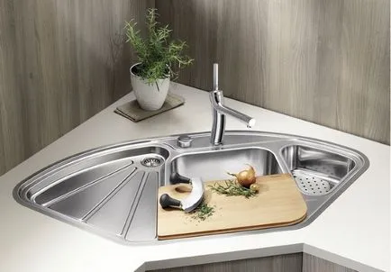 Corner мивка за кухнята и възгледите на инсталирането на свои ръце