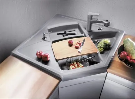 Corner мивка за кухнята и възгледите на инсталирането на свои ръце