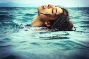 Чи можна купатися в морі під час місячних (місячні) жіночий організм