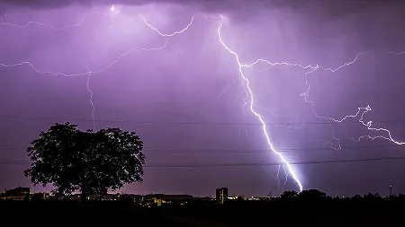 Pericolul fulgerelor în timpul unei furtuni, merită să ne temem?