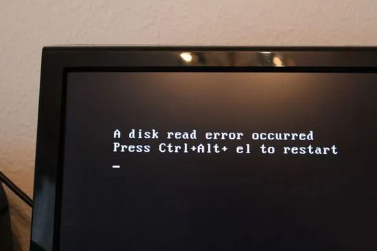 Възникна грешка при четене на диска, натиснете ctrlaltdel, за да рестартирате как да поправите