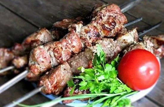 Сочни свински шишчета 7 от най-вкусните маринати за меко месо