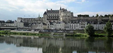 Замъци и дворци на Франция в снимката с имената