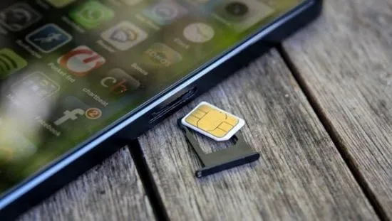 Apple патентова тава за отваряне на софтуер за SIM карта