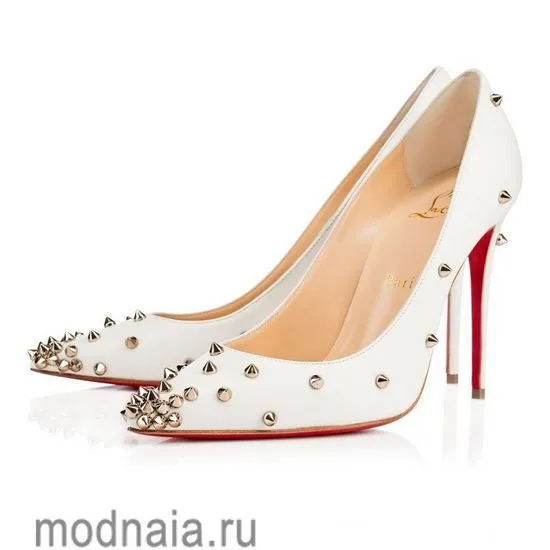 Обувките Louboutin и роклята на Dolce & Gabbana винаги са подходящи