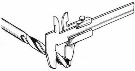 Заточване на свредла - маркировка централния отвор, центриране и пробиване на струг -