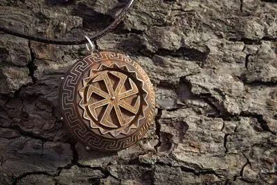 Amulet Carol a semnificației simbolului, care înseamnă un semn