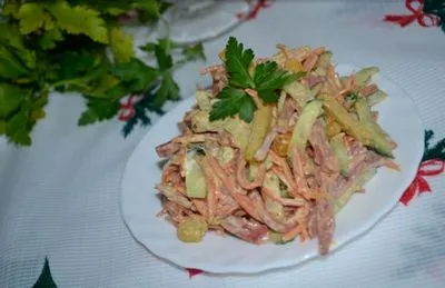 Салатите с крекери и наденица са прости и вкусни рецепти