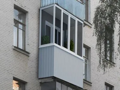 Vitrarea balconului în Hrușciovka cum să glazurați și să faceți decorațiuni interioare