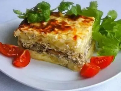 Caserolă de cartofi cu carne tocată la cuptor