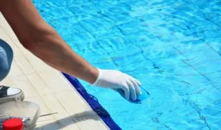 Tablete pentru piscina pentru dezinfectarea apei