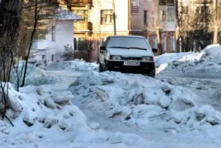 Почистване на територията от сняг ръчно и с помощта на техника