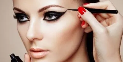 Cum să desenezi săgeți cu eyeliner lichid cu propria lingură, folosind bandă adezivă, creion. Un truc de viață pentru începători cu pleoape căzute, ochi de pisică, în engleză