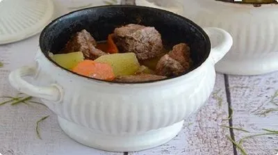 Carne de vita la oale cu cartofi retete simple pentru carne de vita suculenta si moale la cuptor