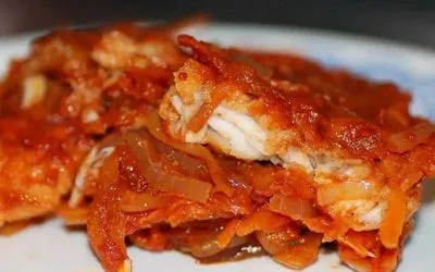 Вкусна риба, маринована с моркови и лук по класически рецепти