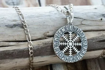 Talisman Casca groazei semnificația simbolului scandinavagishyalm printre slavi, care este scris în cercul amuletei