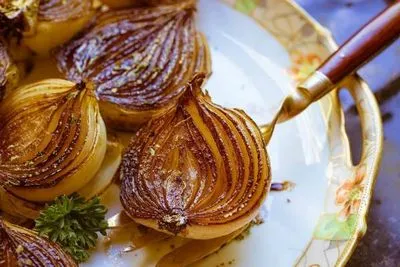 Cum să gătești ceapă delicioasă caramelizată - rețete simple