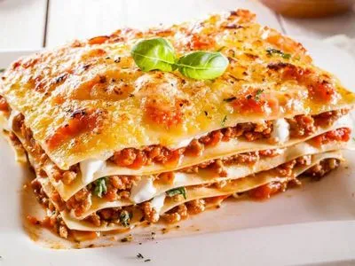 Lasagna cu carne tocată este o rețetă simplă de gătit acasă