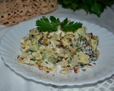 Салата с пиле и сини сливи са много вкусни рецепти