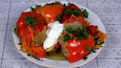 Чушки, пълнени с месо и ориз в доматено-сметанов сос. Най-вкусните фото-рецепти в тенджера и на фурна