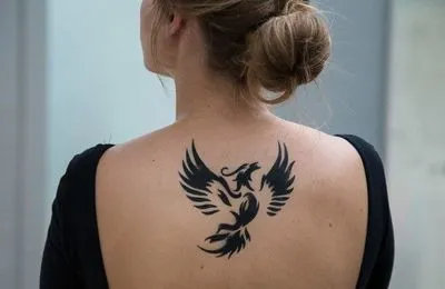 Tatuaj Phoenix. Valori pentru fete pe încheietura mâinii, mână, spate, picior. Fotografii, schițe